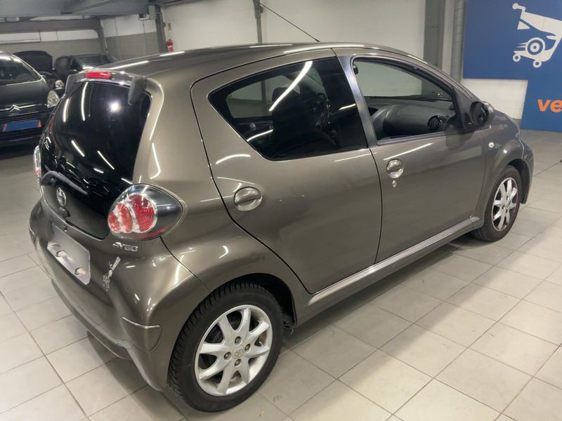Toyota Aygo 1.0 VVT-i Dynamic 2014 – снимка 8