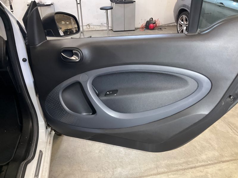 Smart fortwo 0.9 Turbo Basis Prime 2019 – снимка 27