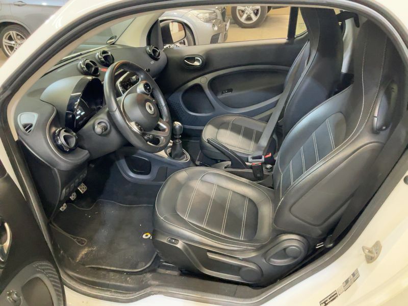 Smart fortwo 0.9 Turbo Basis Prime 2019 – снимка 19