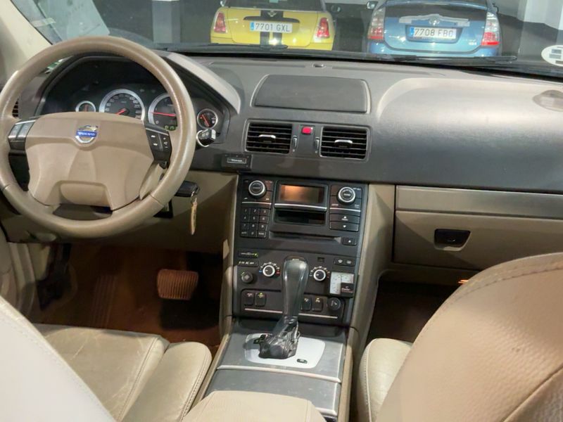 Volvo XC90 2.4 D5 Momentum 2010 – снимка 17