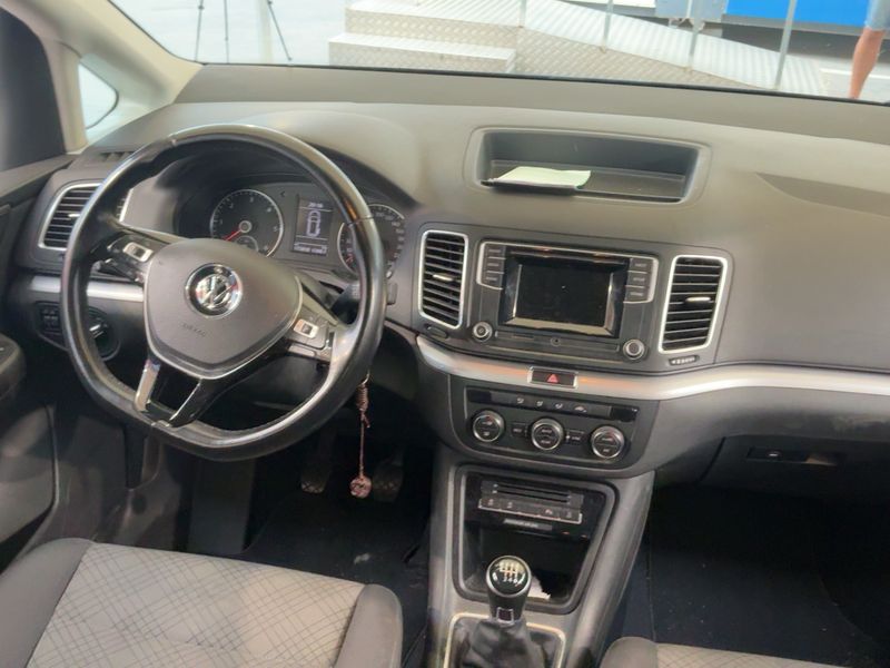 Volkswagen Sharan 2.0 TDI Edition BlueMotion Tech 2016 – снимка 17