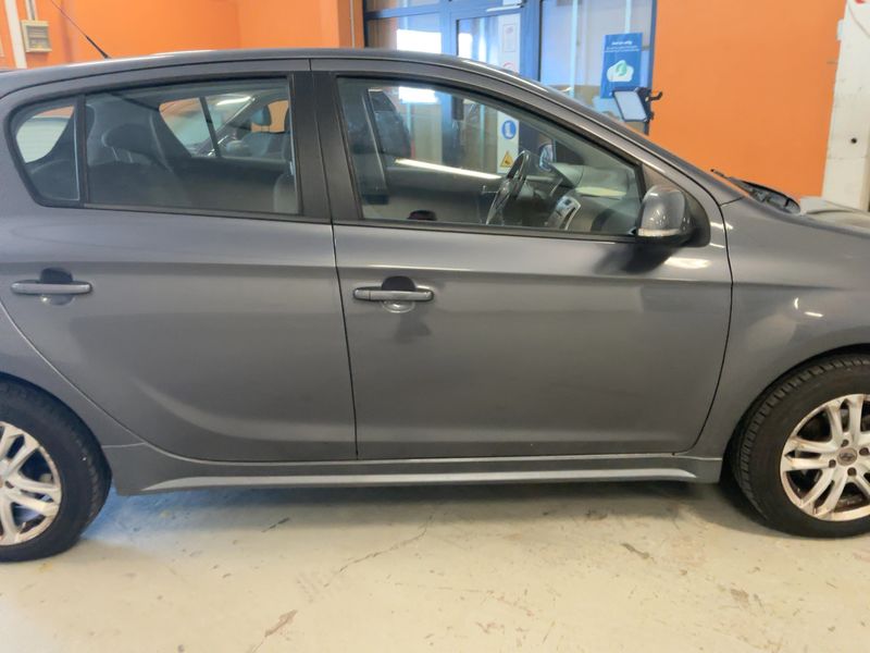 Hyundai i20 1.4 CRDi Classic 2011 – снимка 10