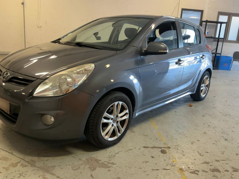Hyundai i20 1.4 CRDi Classic 2011 – снимка 2