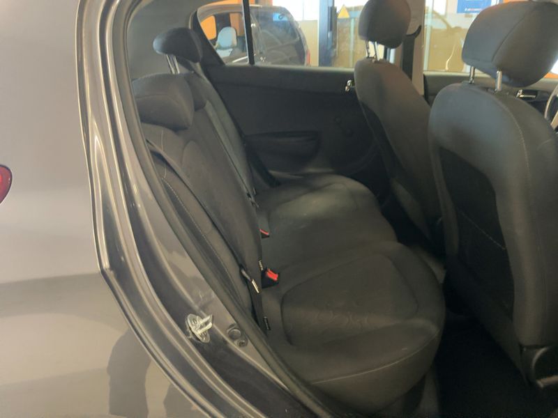 Hyundai i20 1.4 CRDi Classic 2011 – снимка 19