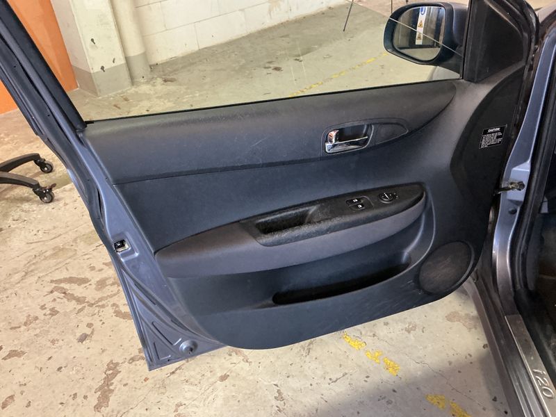 Hyundai i20 1.4 CRDi Classic 2011 – снимка 31