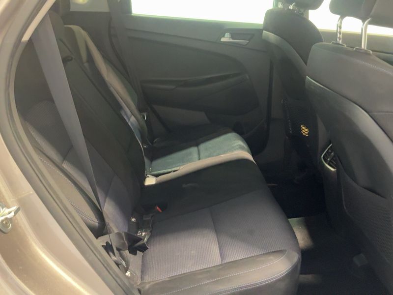 Hyundai Tucson 1.7 CRDi Xpossible ISG 2WD 2017 – снимка 19