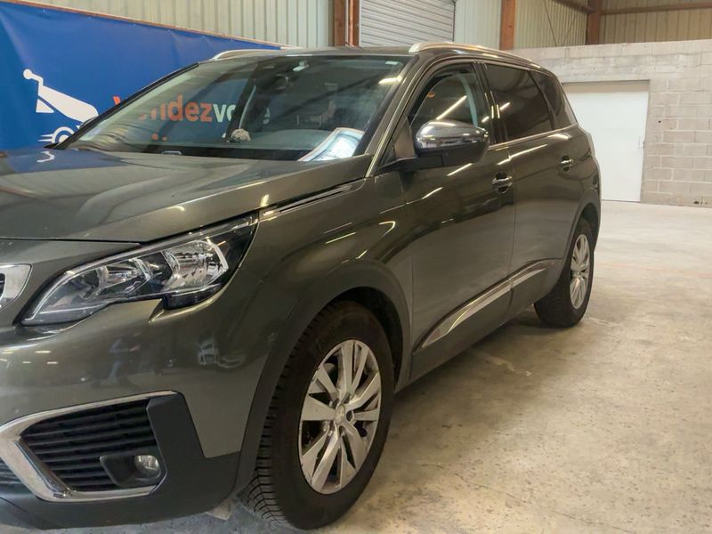 Peugeot 5008 1.2 PureTech Allure 2020 – снимка 2