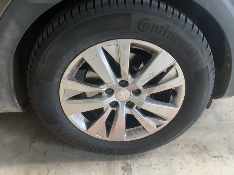Peugeot 5008 1.2 PureTech Allure 2020 – снимка 11