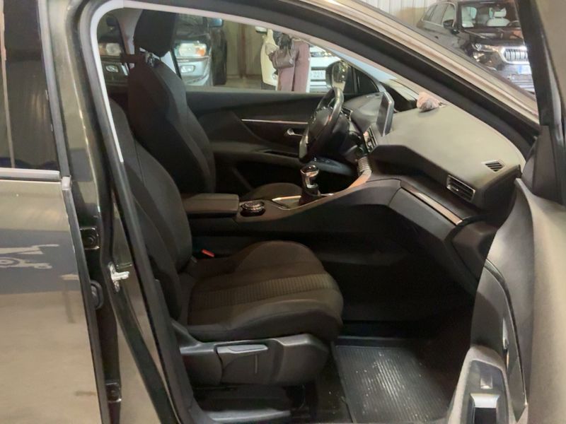 Peugeot 5008 1.2 PureTech Allure 2020 – снимка 16