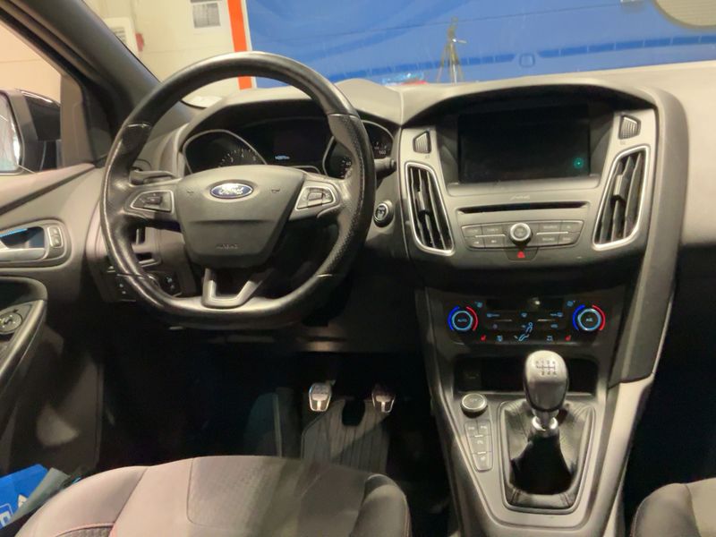Ford Focus 1.5 EcoBoost ST-Line 2018 – снимка 18