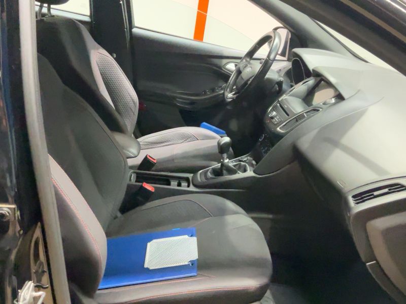 Ford Focus 1.5 EcoBoost ST-Line 2018 – снимка 17