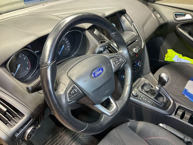 Ford Focus 1.5 EcoBoost ST-Line 2018 – снимка 30