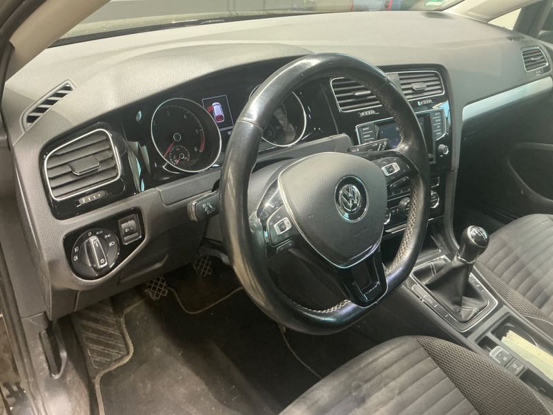 Volkswagen Golf VII 1.6 TDI Cup BlueMotion Tech 2015 – снимка на щета 48