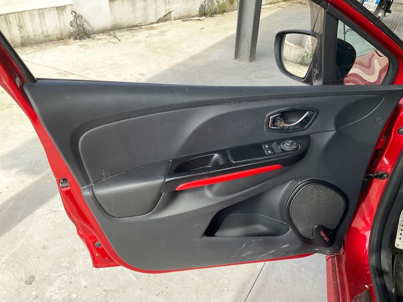 Renault Clio 1.6 Turbo Renault Sport 2014 – снимка 30