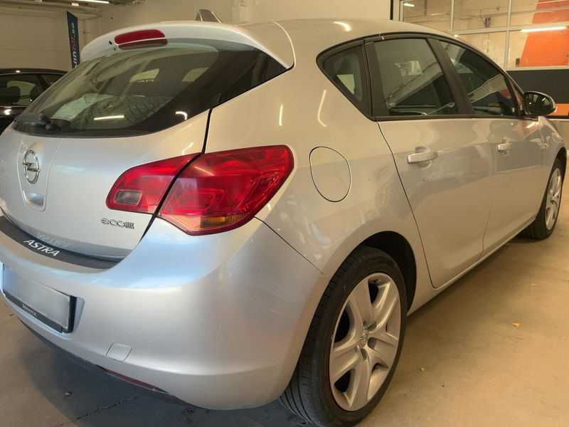 Opel Astra 1.7 CDTI Design Edition 2012 – снимка 6