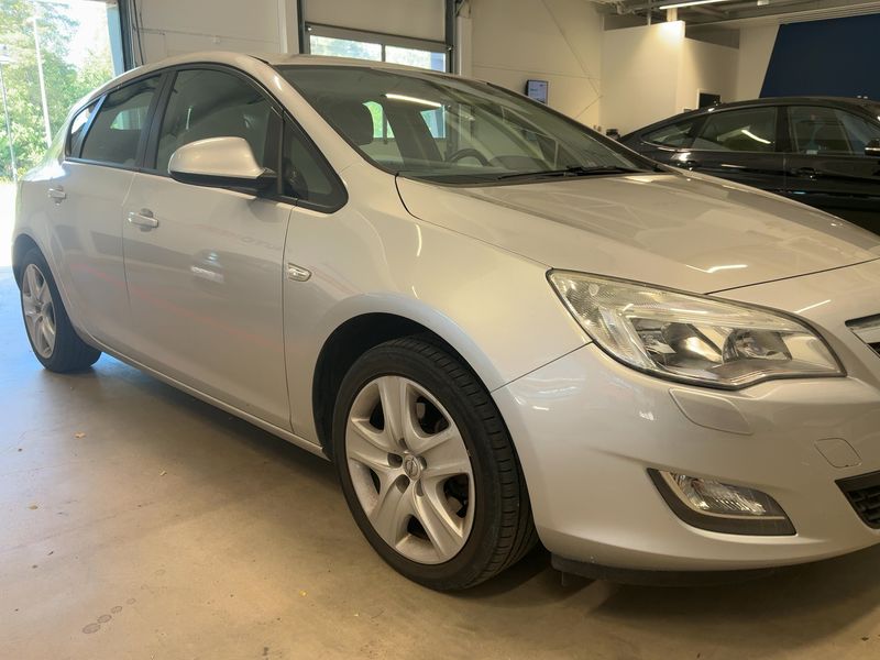 Opel Astra 1.7 CDTI Design Edition 2012 – снимка 8
