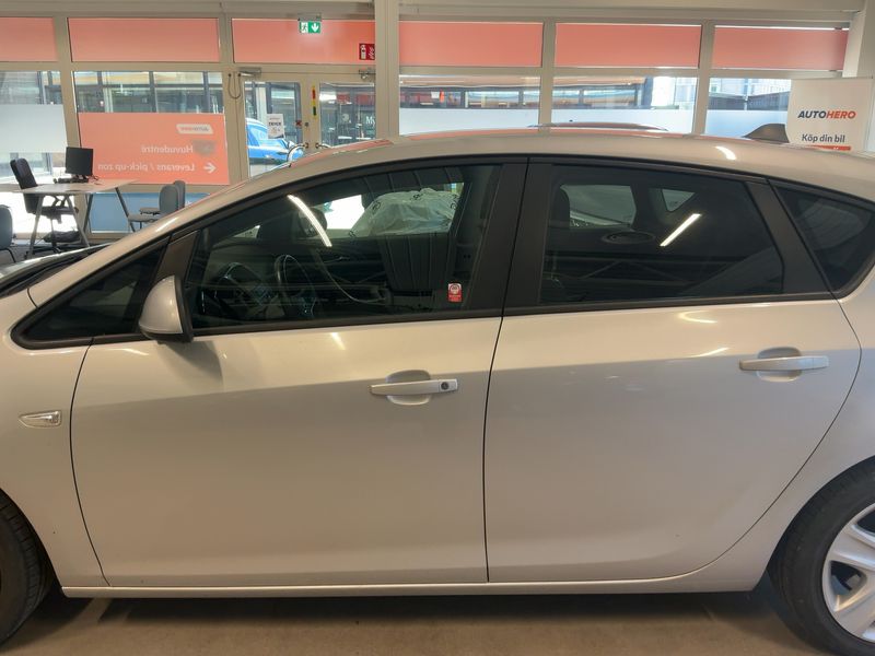 Opel Astra 1.7 CDTI Design Edition 2012 – снимка 4