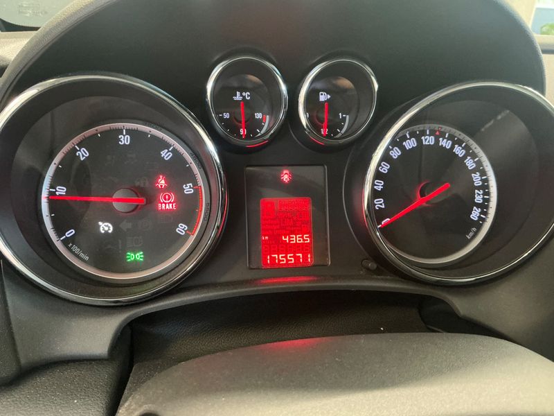 Opel Astra 1.7 CDTI Design Edition 2012 – снимка 13