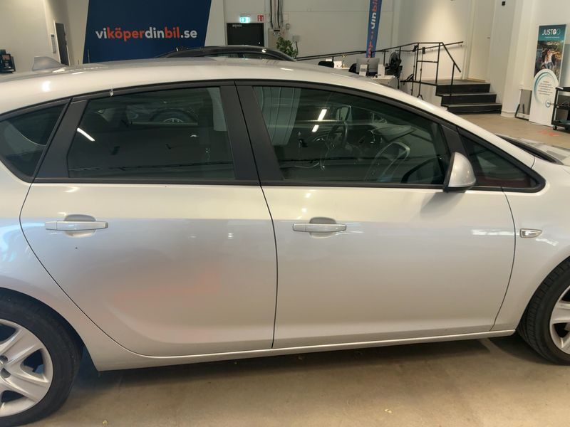 Opel Astra 1.7 CDTI Design Edition 2012 – снимка 7