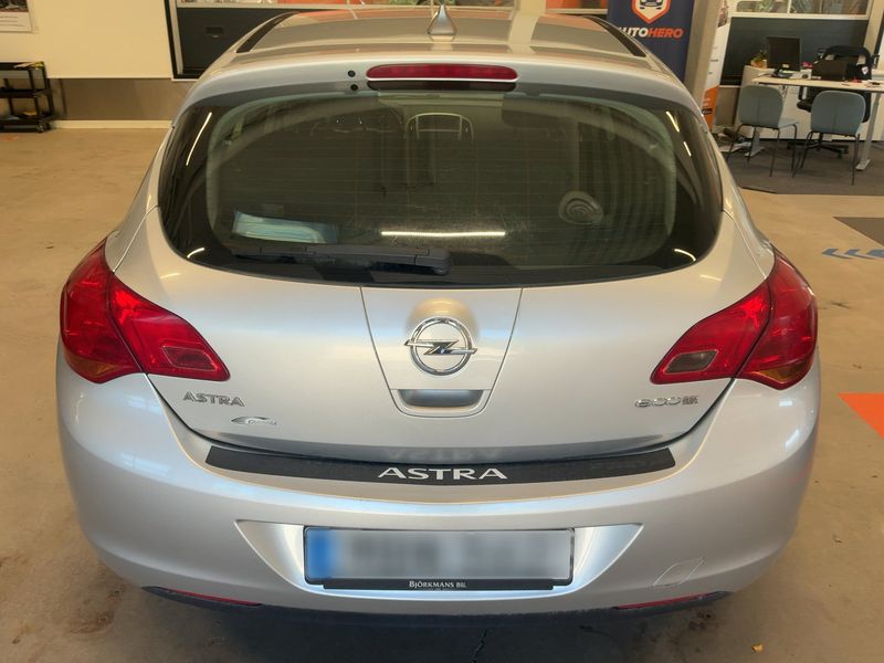 Opel Astra 1.7 CDTI Design Edition 2012 – снимка 5