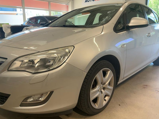 Opel Astra 1.7 CDTI Design Edition 2012 – снимка 2