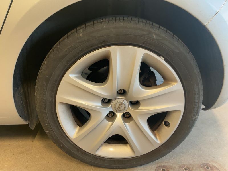 Opel Astra 1.7 CDTI Design Edition 2012 – снимка 16