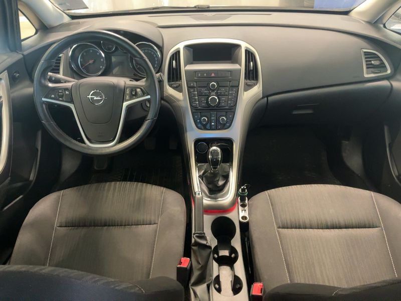 Opel Astra 1.7 CDTI Design Edition 2012 – снимка 12