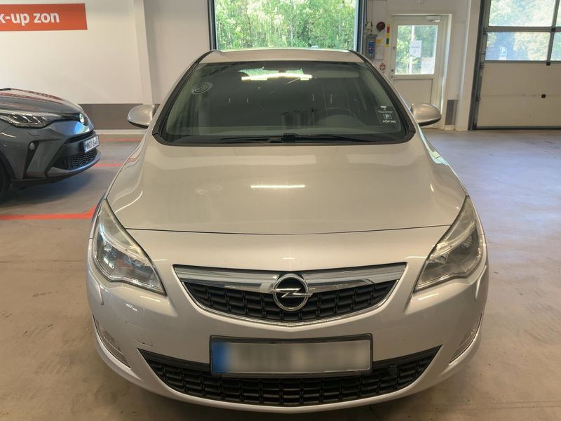 Opel Astra 1.7 CDTI Design Edition 2012 – снимка 9
