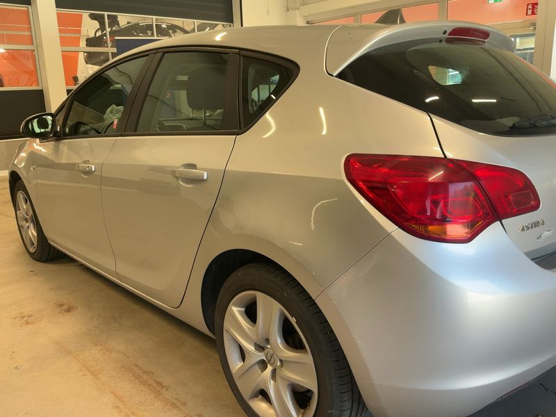 Opel Astra 1.7 CDTI Design Edition 2012 – снимка 3