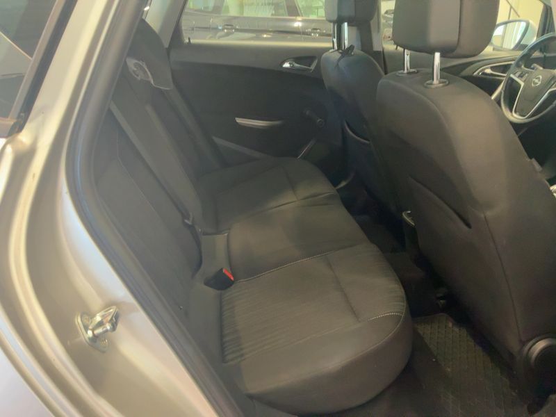 Opel Astra 1.7 CDTI Design Edition 2012 – снимка 14