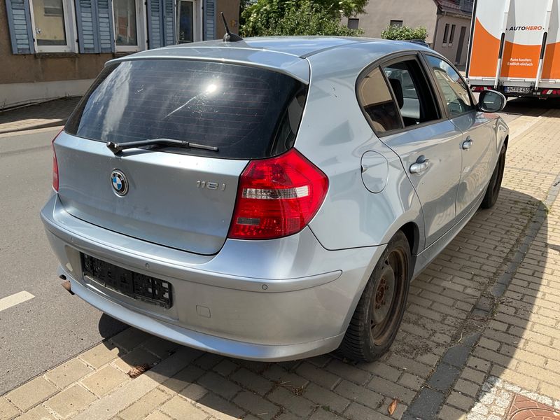 BMW 1er 118i 2010 – снимка 2