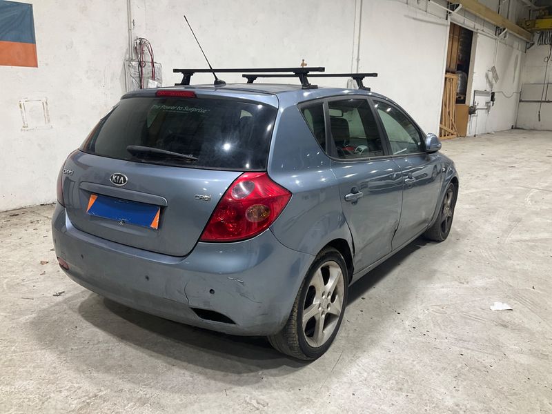 Kia cee'd 2.0 CRDi Sport 2008 – снимка 2