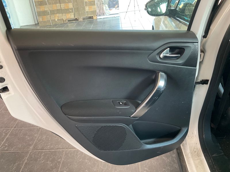Peugeot 2008 1.6 e-HDi Allure 2014 – снимка 26