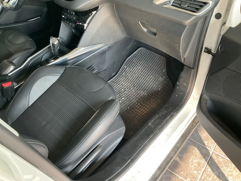 Peugeot 2008 1.6 e-HDi Allure 2014 – снимка 29