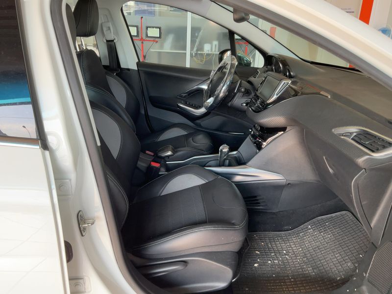 Peugeot 2008 1.6 e-HDi Allure 2014 – снимка 17