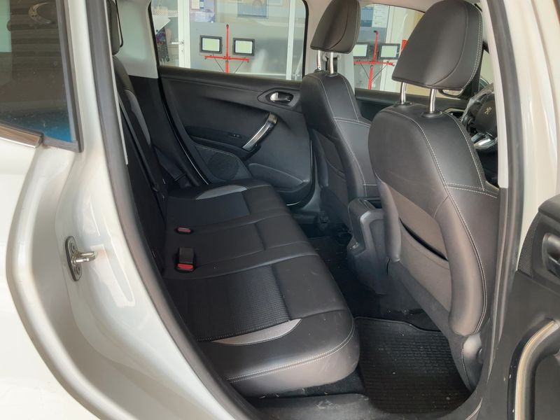 Peugeot 2008 1.6 e-HDi Allure 2014 – снимка 20