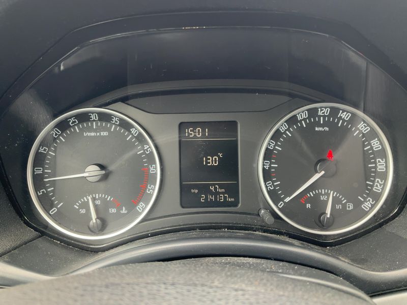 Skoda Octavia 1.6 TDI Ambition 2012 – снимка 19