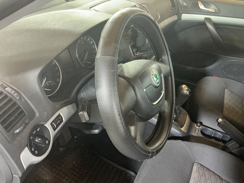 Skoda Octavia 1.6 TDI Ambition 2012 – снимка 34