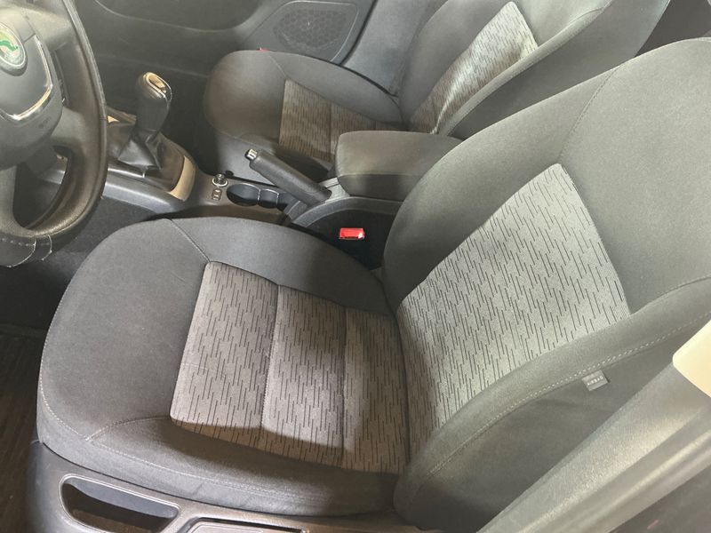 Skoda Octavia 1.6 TDI Ambition 2012 – снимка 35
