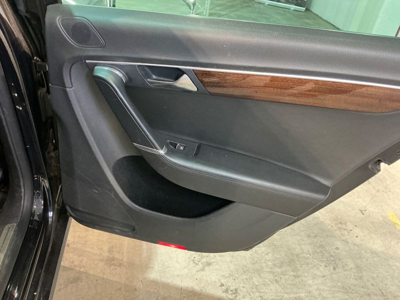 Volkswagen Passat 1.6 TDI Highline BlueMotion Tech 2011 – снимка 38