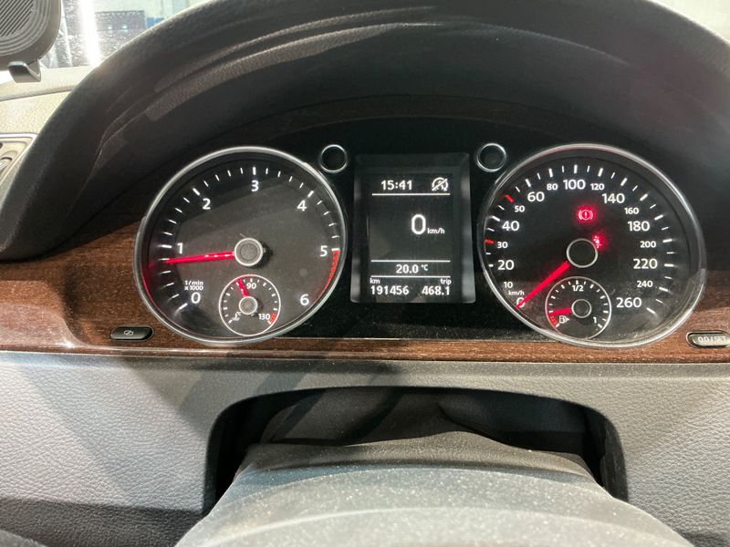 Volkswagen Passat 1.6 TDI Highline BlueMotion Tech 2011 – снимка 18
