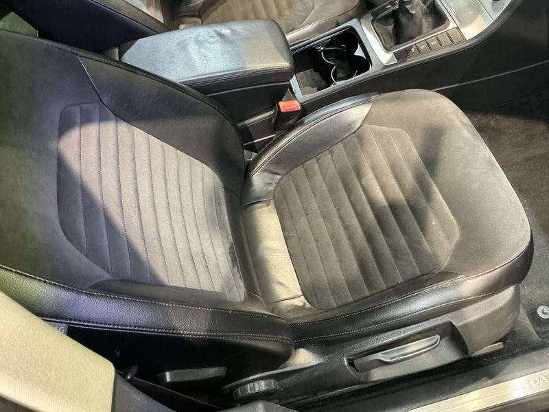 Volkswagen Passat 1.6 TDI Highline BlueMotion Tech 2011 – снимка 45