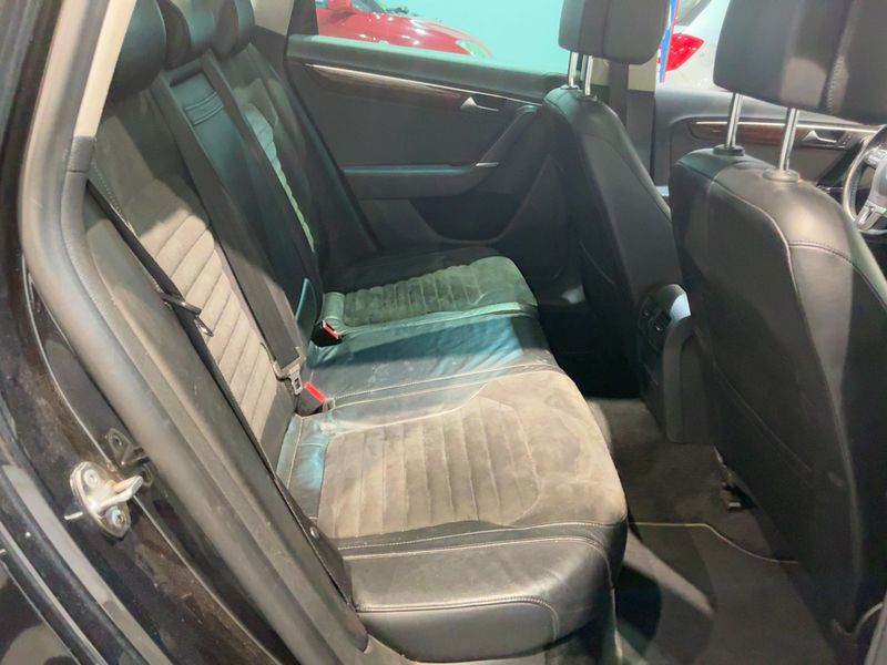 Volkswagen Passat 1.6 TDI Highline BlueMotion Tech 2011 – снимка 19