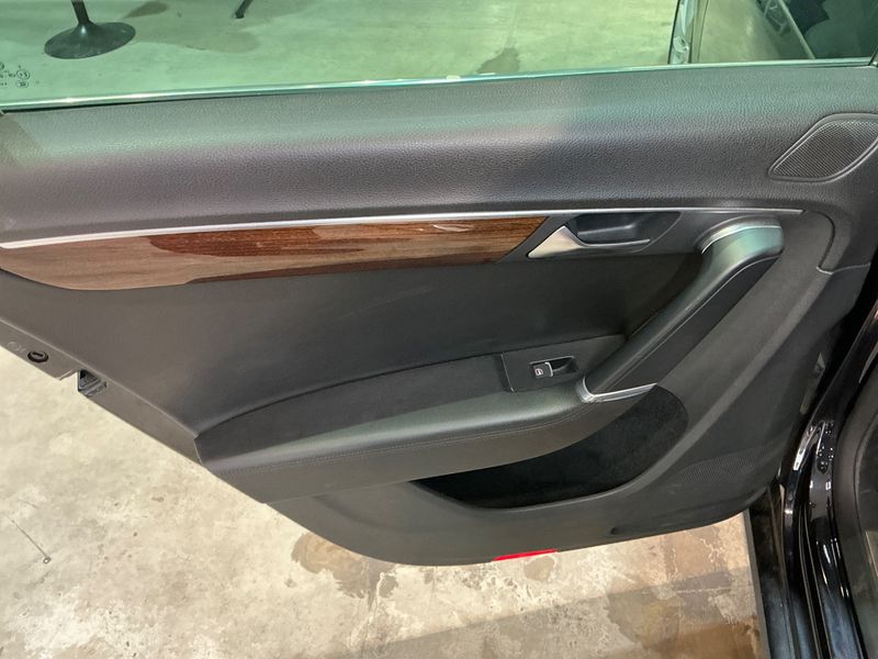 Volkswagen Passat 1.6 TDI Highline BlueMotion Tech 2011 – снимка 35