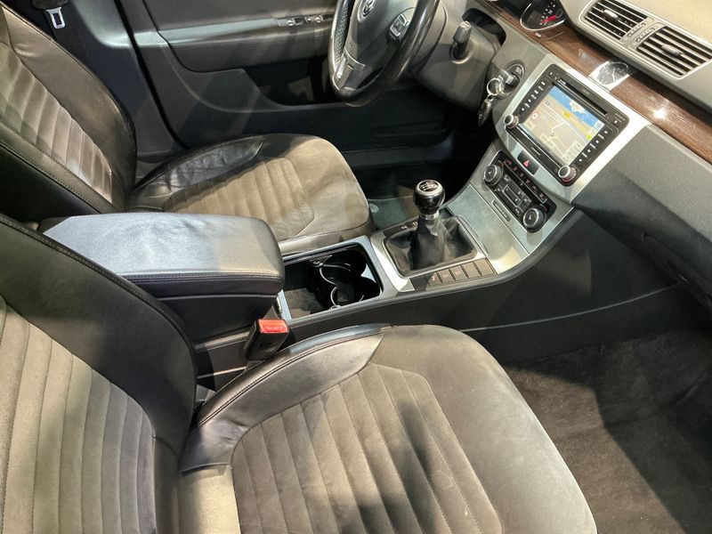 Volkswagen Passat 1.6 TDI Highline BlueMotion Tech 2011 – снимка 39