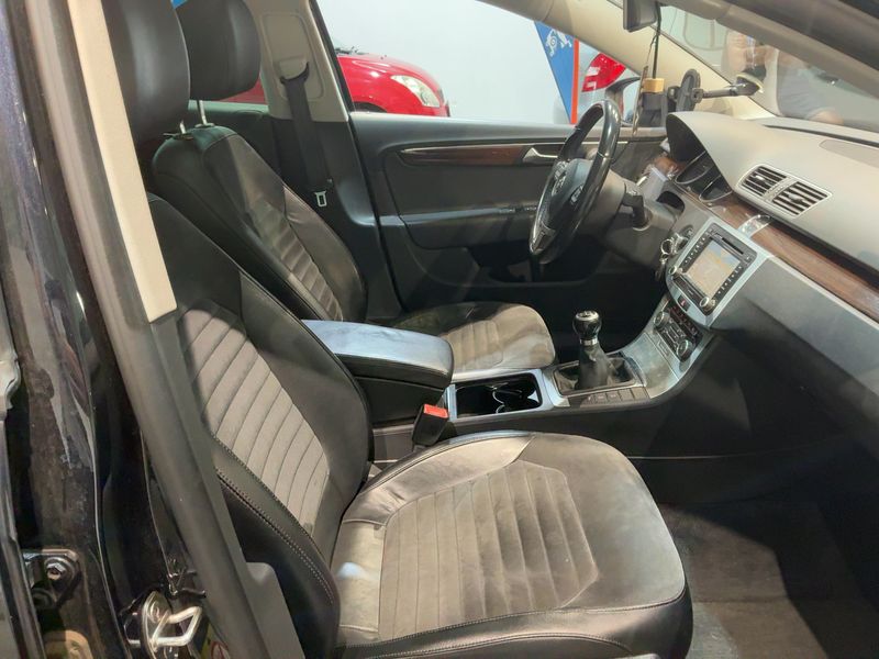 Volkswagen Passat 1.6 TDI Highline BlueMotion Tech 2011 – снимка 16
