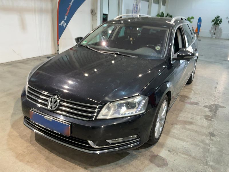Volkswagen Passat 1.6 TDI Highline BlueMotion Tech 2011 – снимка 1