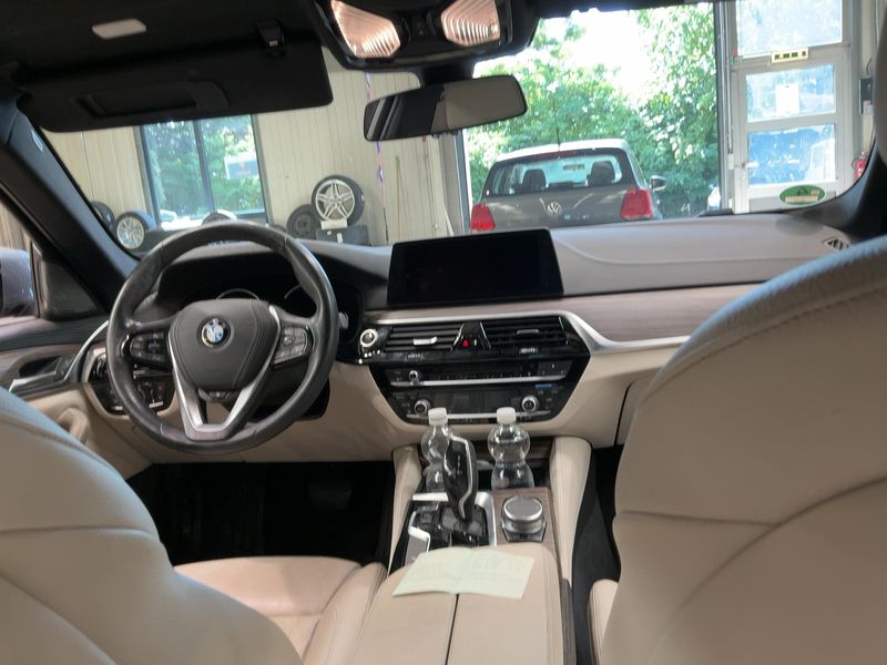 BMW 5er 530d xDrive Luxury Line 2017 – снимка 12