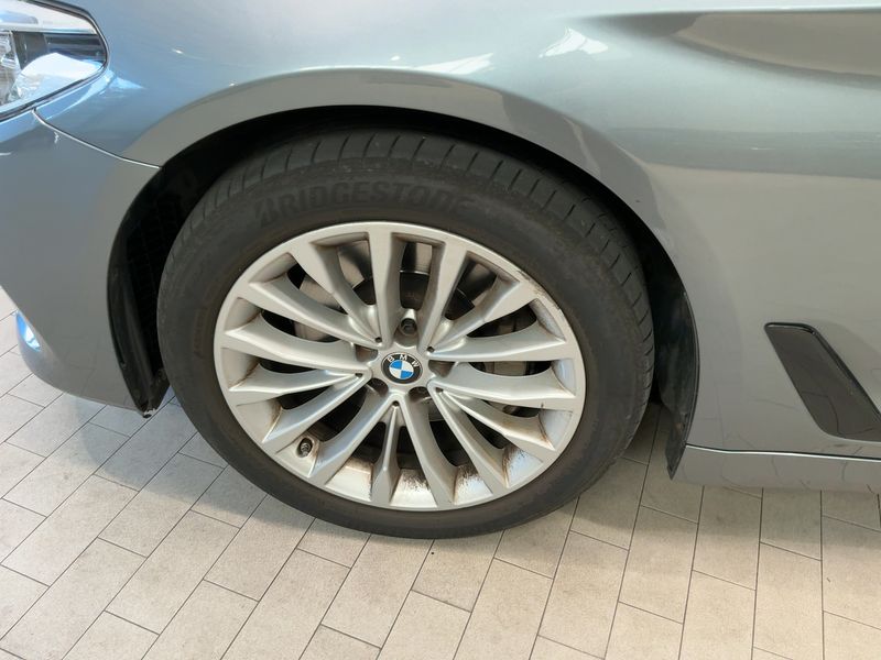 BMW 5er 530d xDrive Luxury Line 2017 – снимка 17