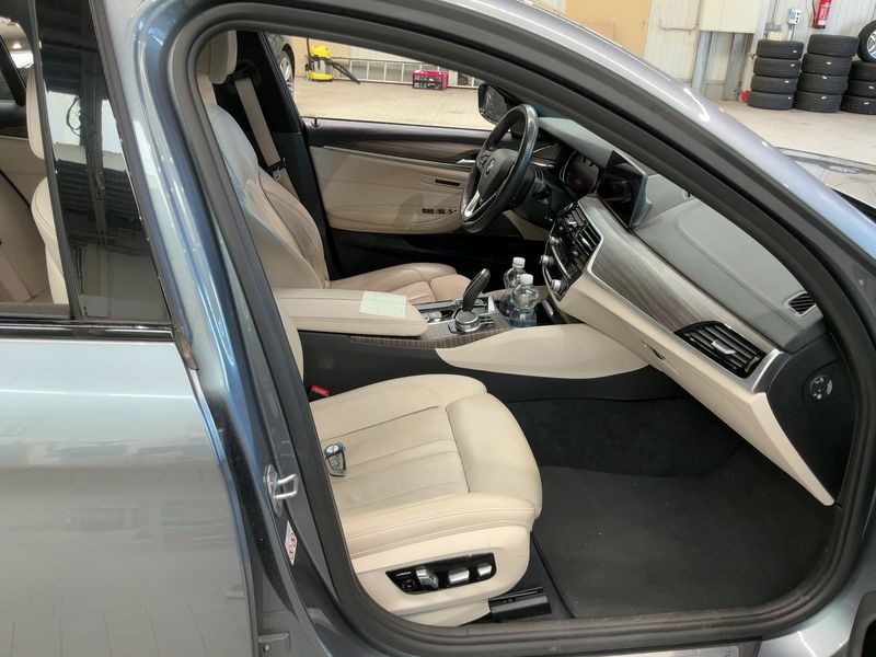 BMW 5er 530d xDrive Luxury Line 2017 – снимка 11